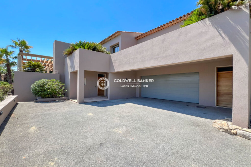 Superbe villa 330m2 5 chambres + studio – Vue panoramique mer  – 7 pièces – 6 chambres – 4  – 330.00 m²