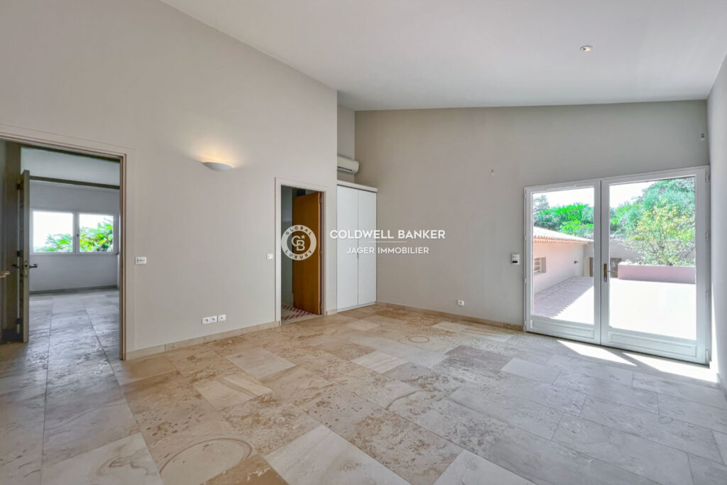 Superbe villa 330m2 5 chambres + studio – Vue panoramique mer  – 7 pièces – 6 chambres – 4  – 330.00 m²