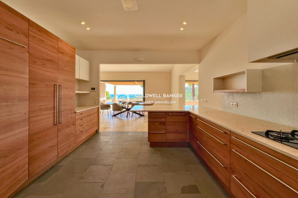 Superbe villa 330m2 5 chambres + studio – Vue panoramique mer  – 7 pièces – 6 chambres – 4  – 330.00 m²