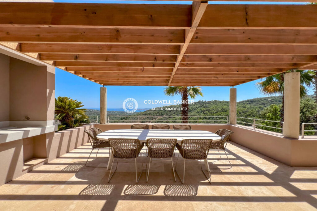 Superbe villa 330m2 5 chambres + studio – Vue panoramique mer  – 7 pièces – 6 chambres – 4  – 330.00 m²