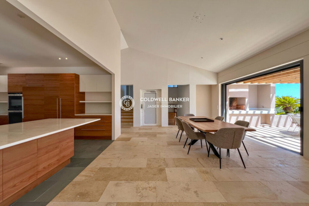 Superbe villa 330m2 5 chambres + studio – Vue panoramique mer  – 7 pièces – 6 chambres – 4  – 330.00 m²