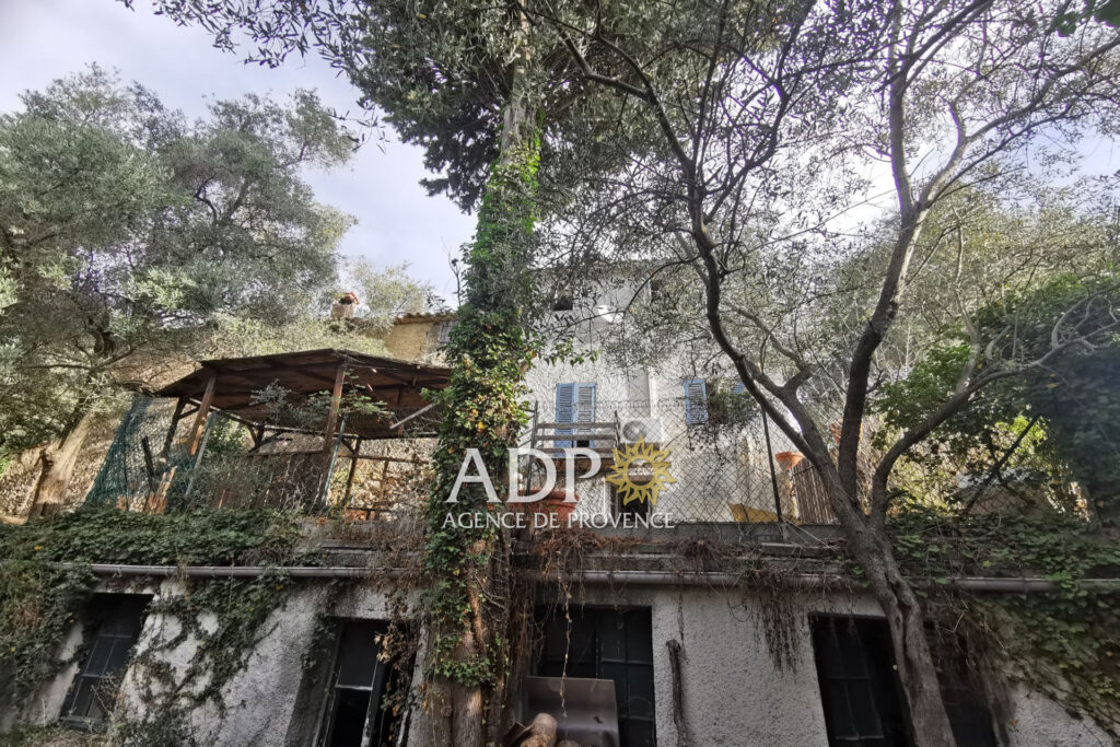 Maison en état de ruine sur un terrain à Plascassier.  – NR pièces – NR chambres – 4  – 180.00 m²