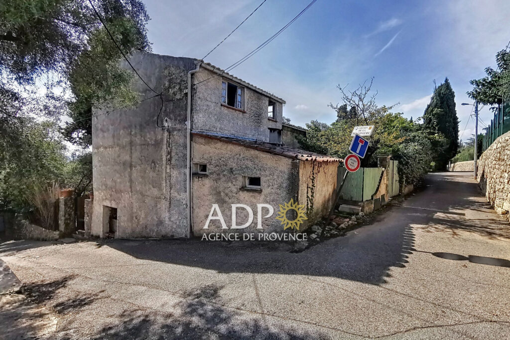 Maison en état de ruine sur un terrain à Plascassier.  – NR pièces – NR chambres – 4  – 180.00 m²