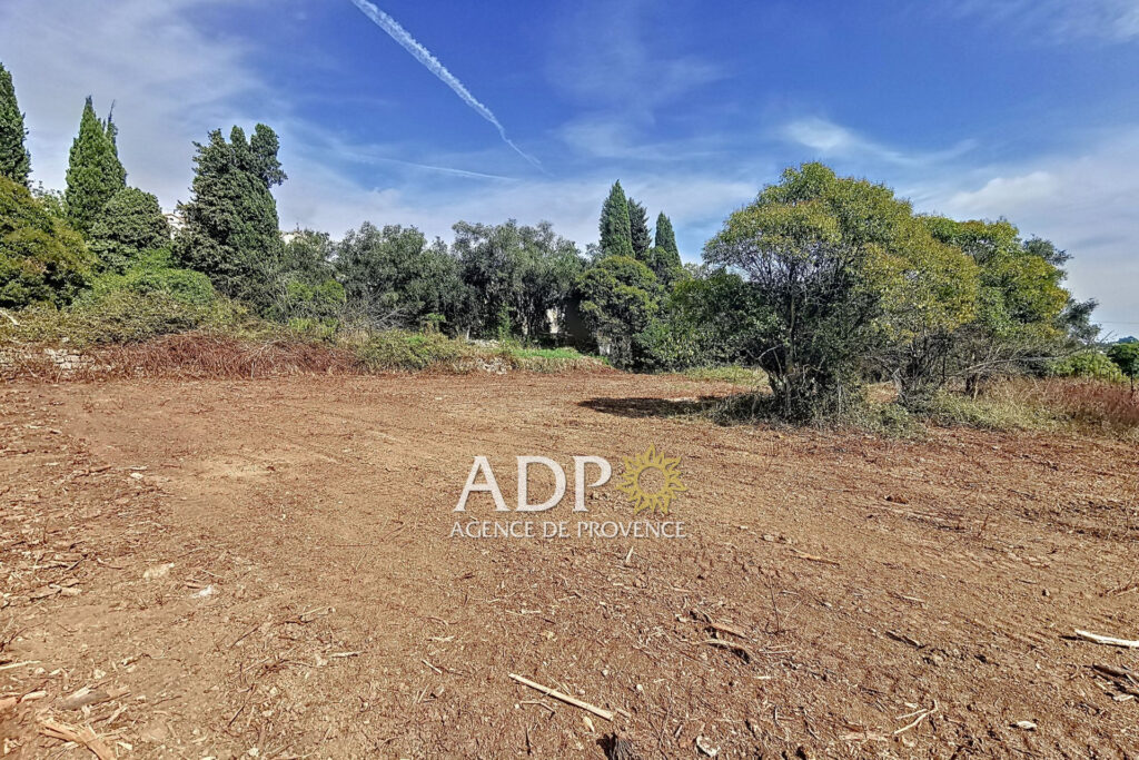 Maison en état de ruine sur un terrain à Plascassier.  – NR pièces – NR chambres – 4  – 180.00 m²