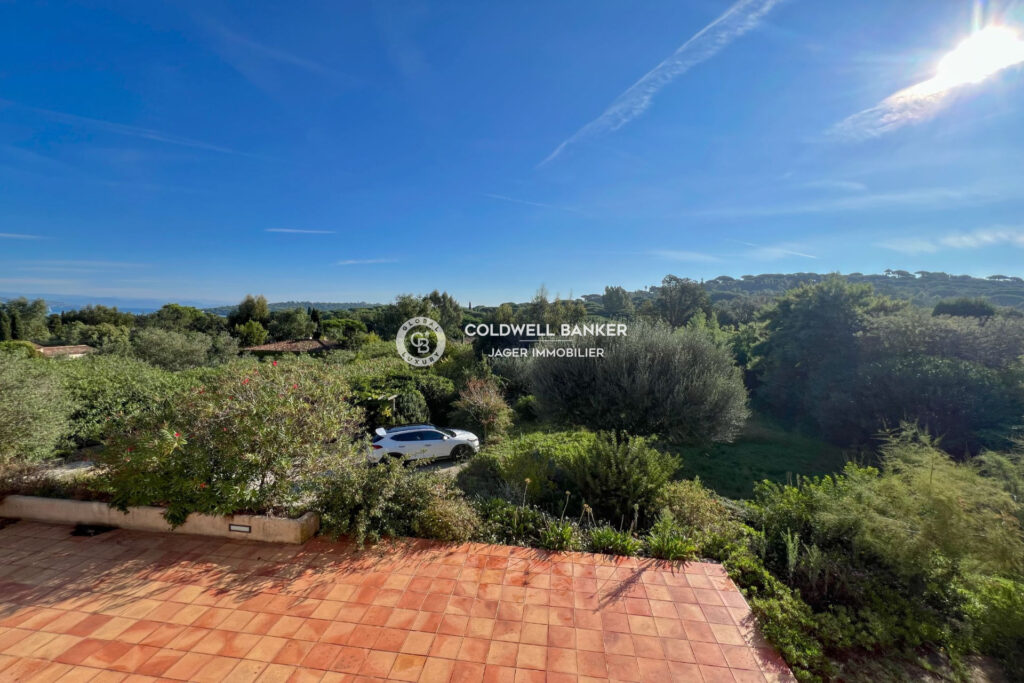 Villa 195m2 à rénover sur terrain 2200m2 à proximité du villag – 7 pièces – 6 chambres – 4  – 190.00 m²