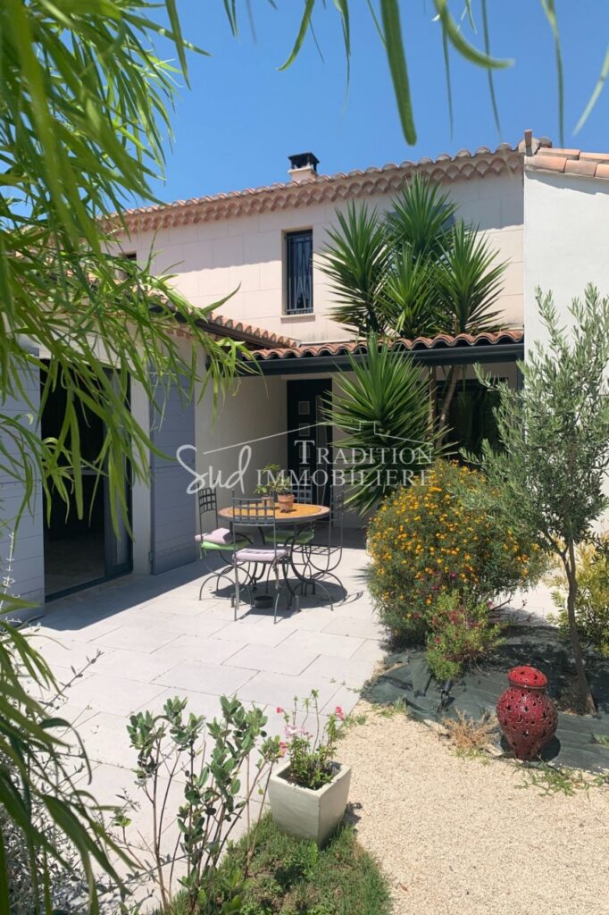 FONTVIEILLE – PROCHE CENTRE – NR pièces – 4 chambres – NR  – 200.00 m²