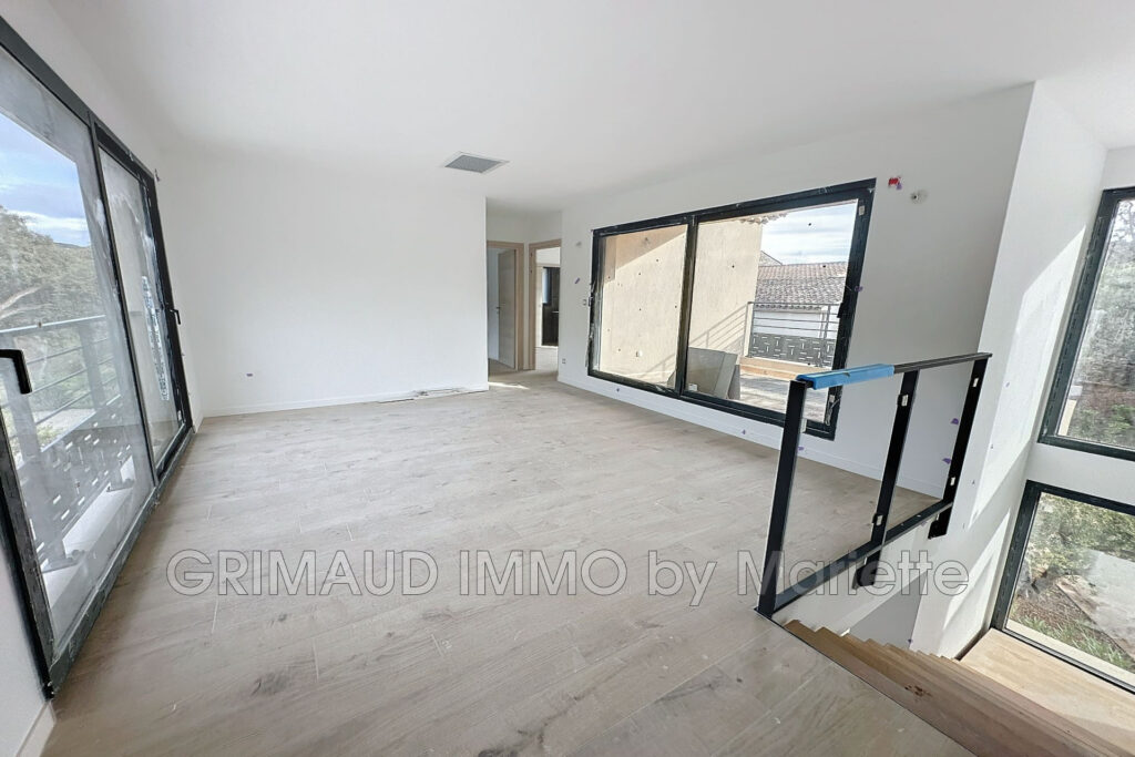 villa neuve livraison fin 2024, au calme avec 6ha de terrain.  – 5 pièces – 4 chambres – 4  – 240.00 m²