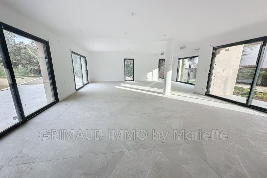 villa neuve livraison fin 2024, au calme avec 6ha de terrain.  – 5 pièces – 4 chambres – 4  – 240.00 m²