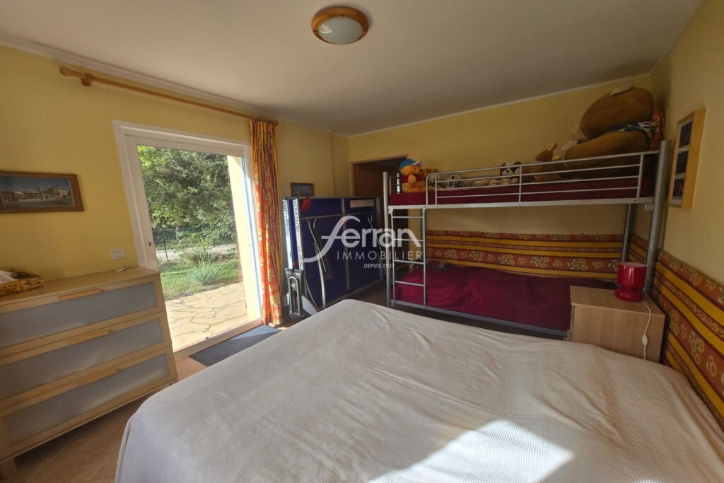 A vendre Idéale chambres d’hôtes villa à Régusse avec piscine  – 6 pièces – 4 chambres – 4  – 190.00 m²