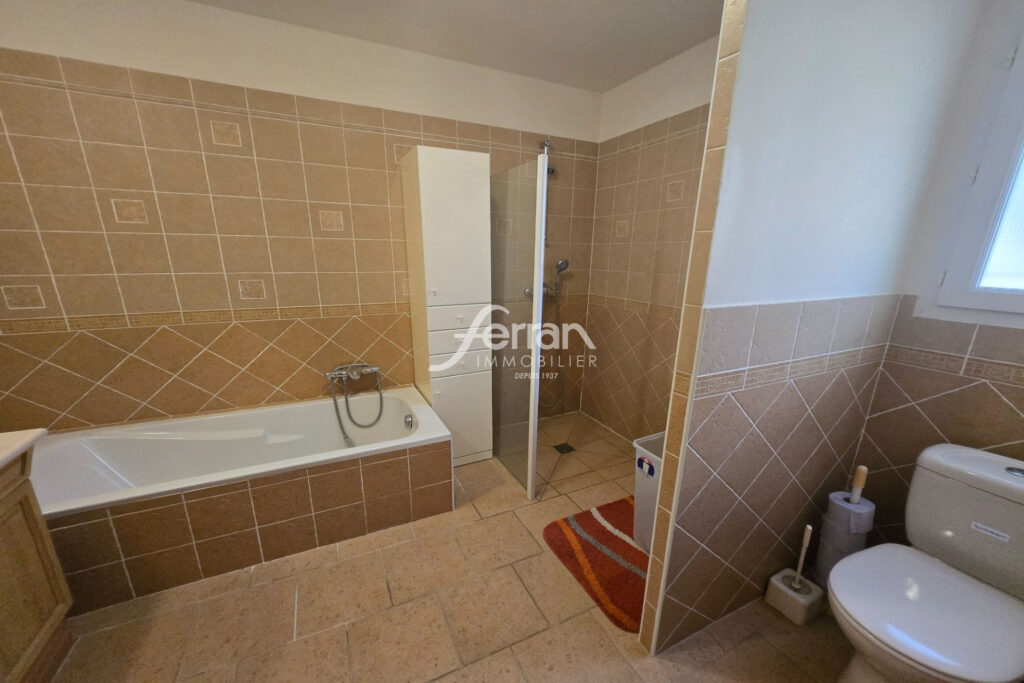 A vendre Idéale chambres d’hôtes villa à Régusse avec piscine  – 6 pièces – 4 chambres – 4  – 190.00 m²