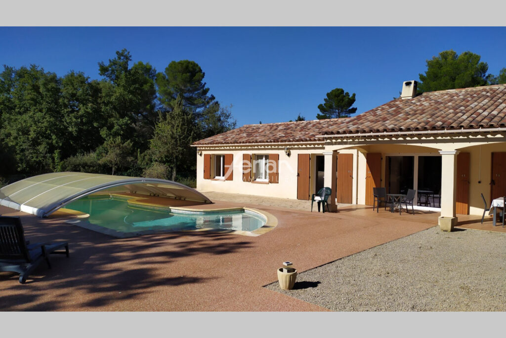 A vendre Idéale chambres d’hôtes villa à Régusse avec piscine  – 6 pièces – 4 chambres – 4  – 190.00 m²