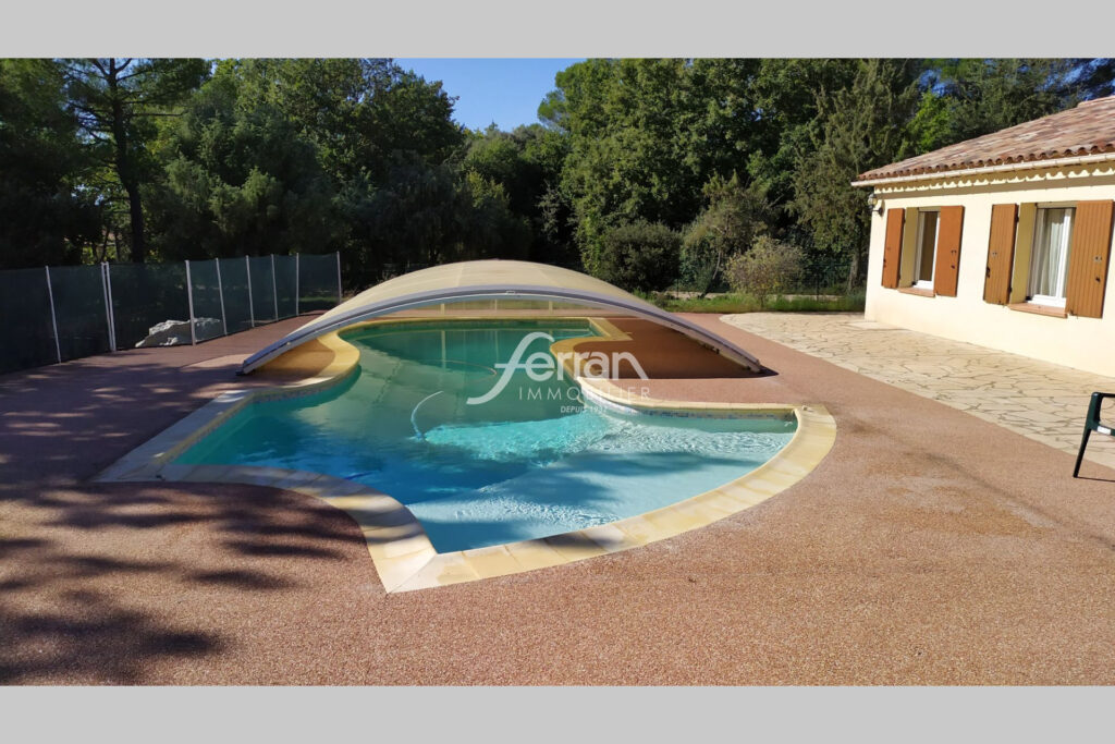 A vendre Idéale chambres d’hôtes villa à Régusse avec piscine  – 6 pièces – 4 chambres – 4  – 190.00 m²