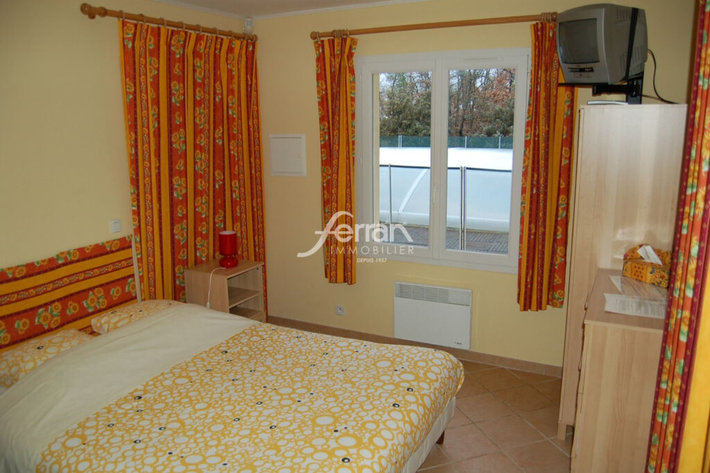 A vendre Idéale chambres d’hôtes villa à Régusse avec piscine  – 6 pièces – 4 chambres – 4  – 190.00 m²