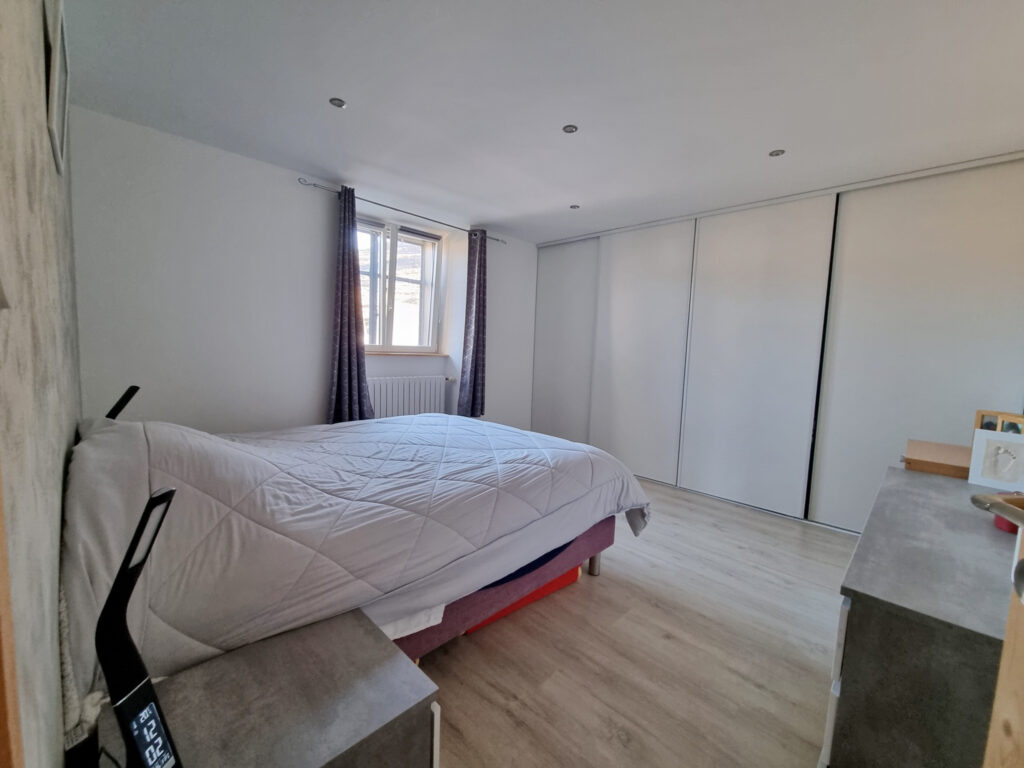 corps de ferme avec fort potentiel – 8 pièces – 6 chambres – 6  – 180 m²