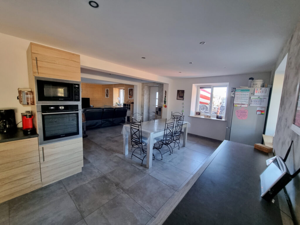 corps de ferme avec fort potentiel – 8 pièces – 6 chambres – 6  – 180 m²