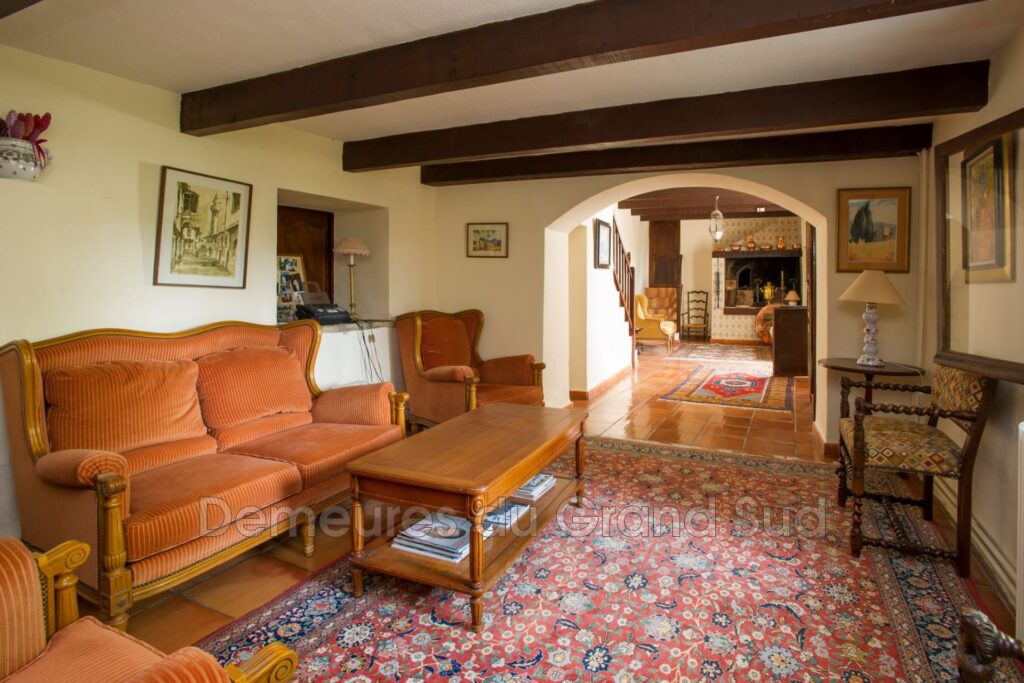 Dans son écrin de verdure, propriété avec vues dominantes – 10 pièces – 7 chambres – 365.00 m²