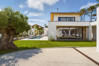 Maison – 5 pièces – 3 chambres – 160 m²