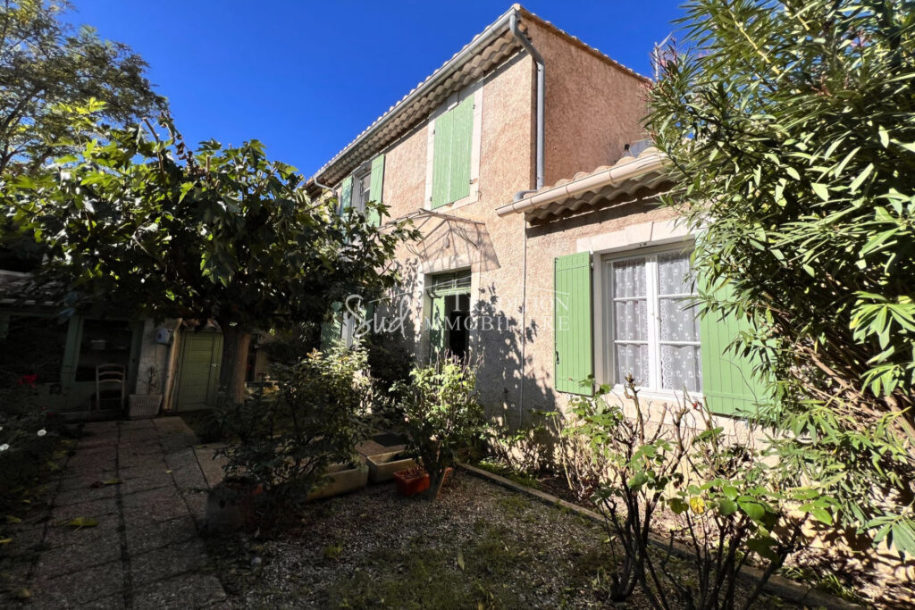 vente maison de village 6 Pièce(s) – 6 pièces – 4 chambres – NR  – 120.00 m²