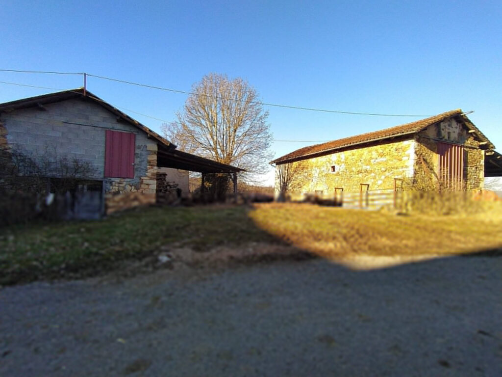 Grange à restaurer sur SANT SANTIN DE MAURS – 1 pièce – 1 chambre – 6  – 110 m²