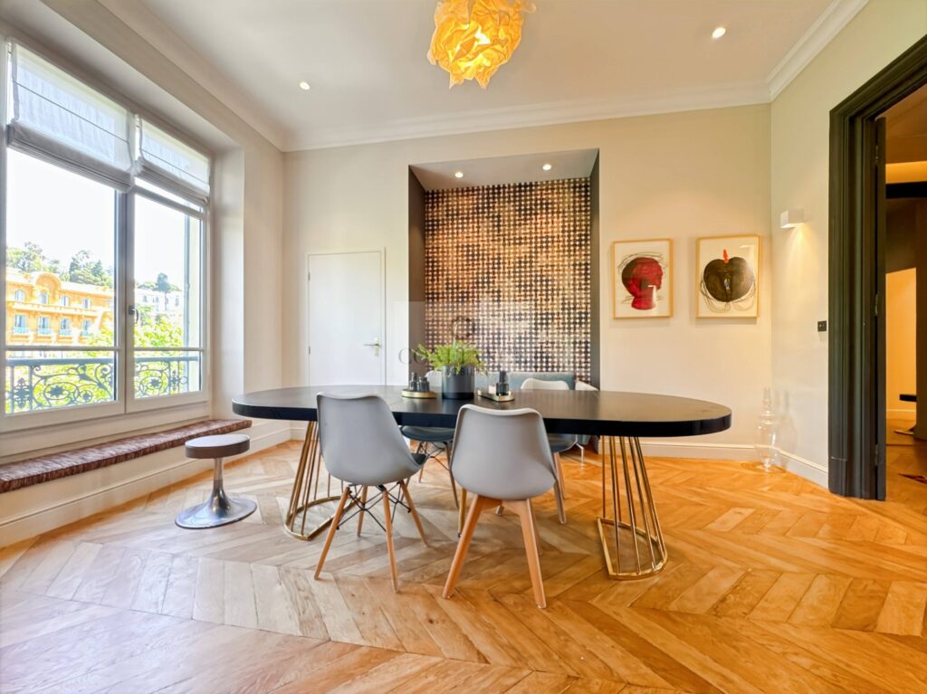 Appartement – 5 pièces – 4 chambres – 10  – 194 m²