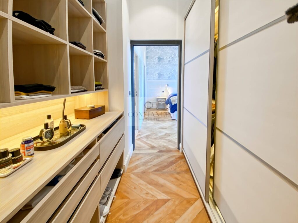 Appartement – 5 pièces – 4 chambres – 10  – 194 m²