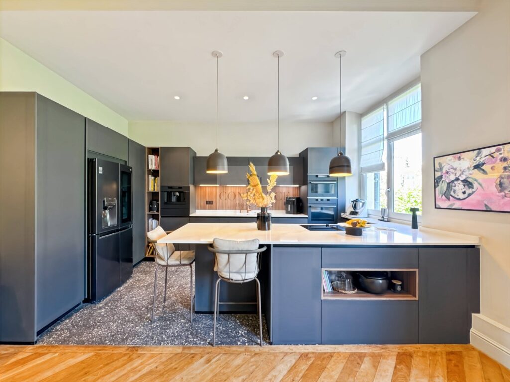 Appartement – 5 pièces – 4 chambres – 10  – 194 m²