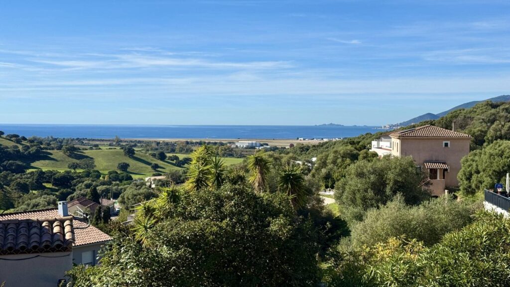 Bastelicaccia – Maison avec vue mer, studio indépendant et deux garages – 6 pièces – 4 chambres – 166 m²