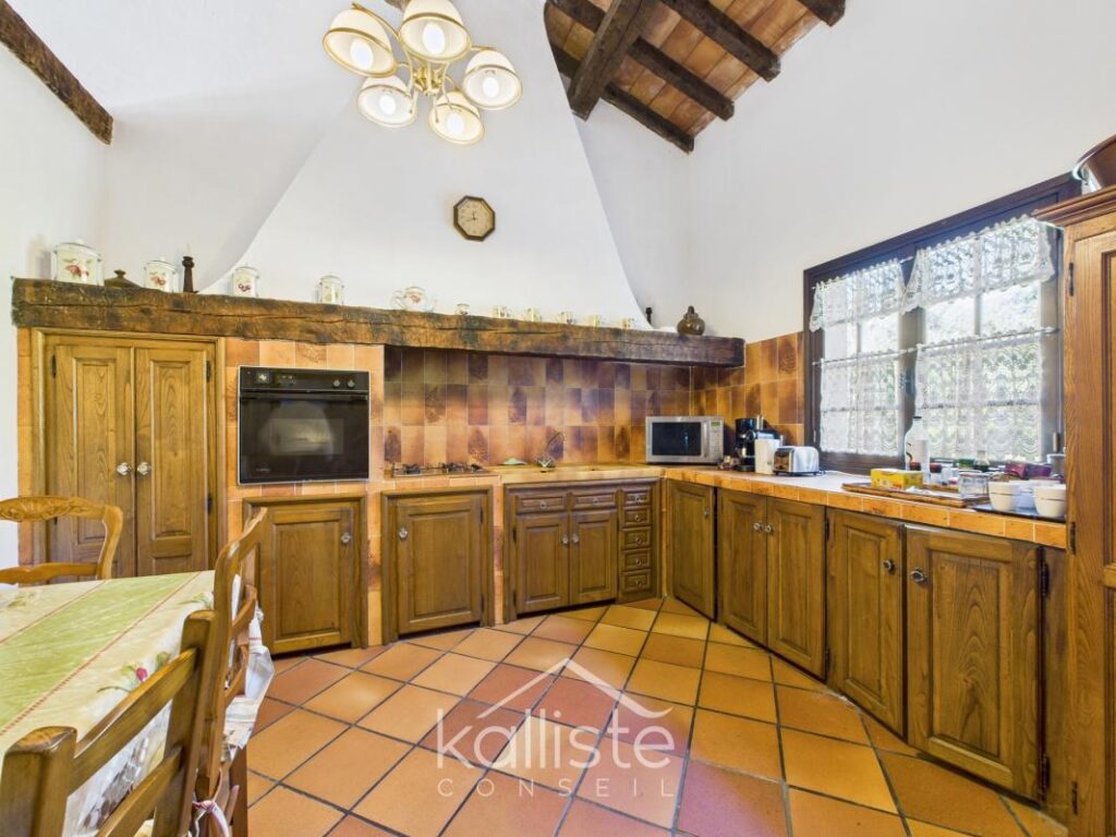 Bastelicaccia – Maison avec vue mer, studio indépendant et deux garages – 6 pièces – 4 chambres – 166 m²