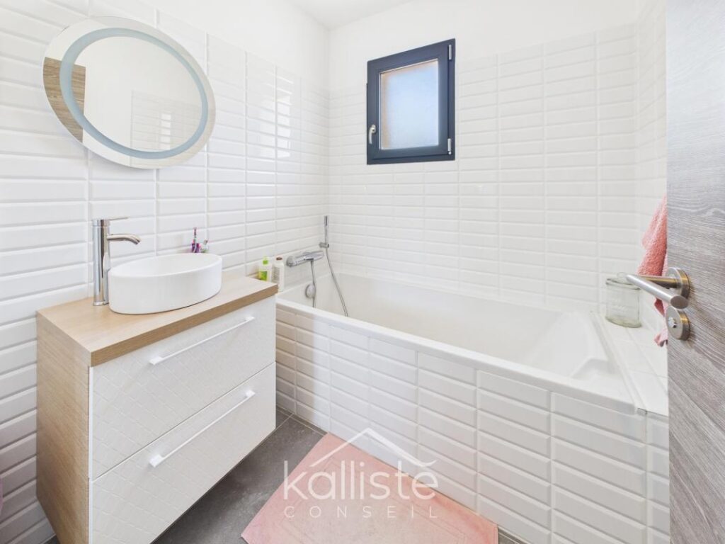 Porticcio – Maison récente avec T2 indépendant et terrasse panoramique – 6 pièces – 4 chambres – 166 m²