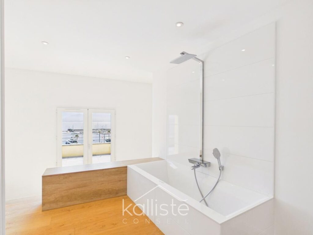 PENTHOUSE 7 PIECES D&rsquo;EXCEPTION AU CŒUR D&rsquo;AJACCIO – 7 pièces – 5 chambres – 322 m²