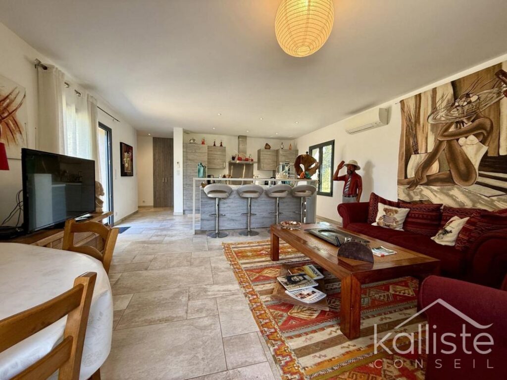 Deux maisons en parfait état au cœur du maquis avec piscine et vue mer – Propriano – 7 pièces – 4 chambres – 194 m²