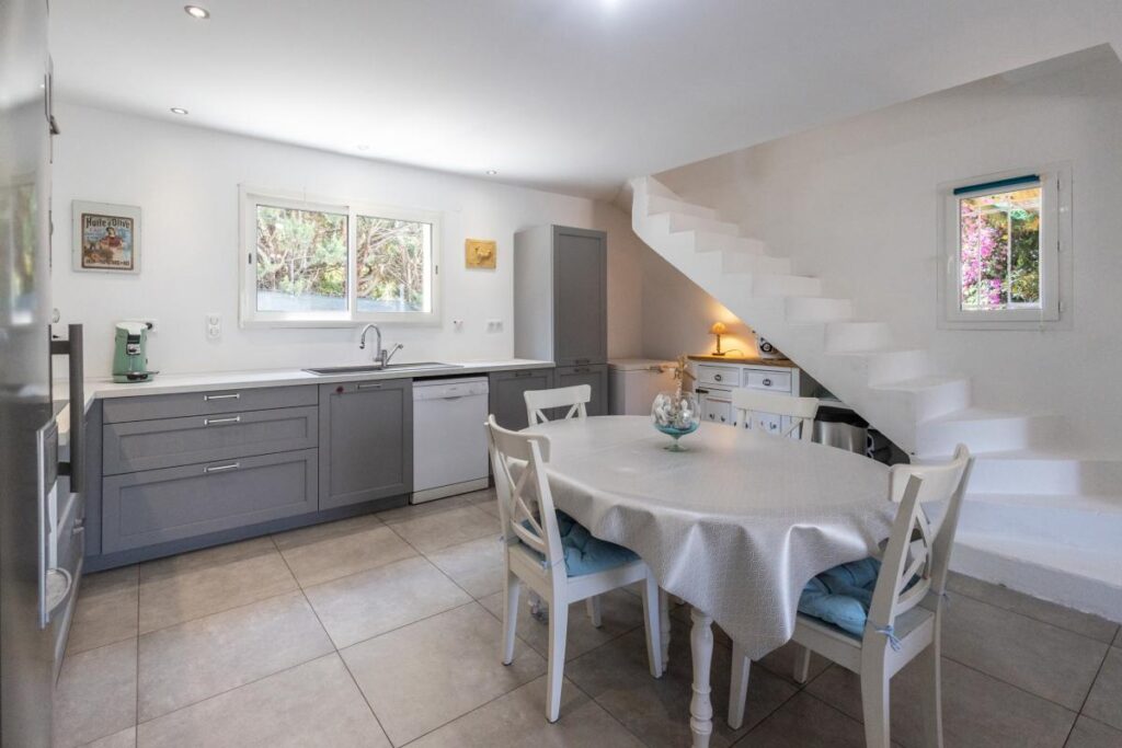 Rare à la vente – Maison contemporaine avec 3 duplex indépendants à PERI – 12 pièces – 7 chambres – 358 m²