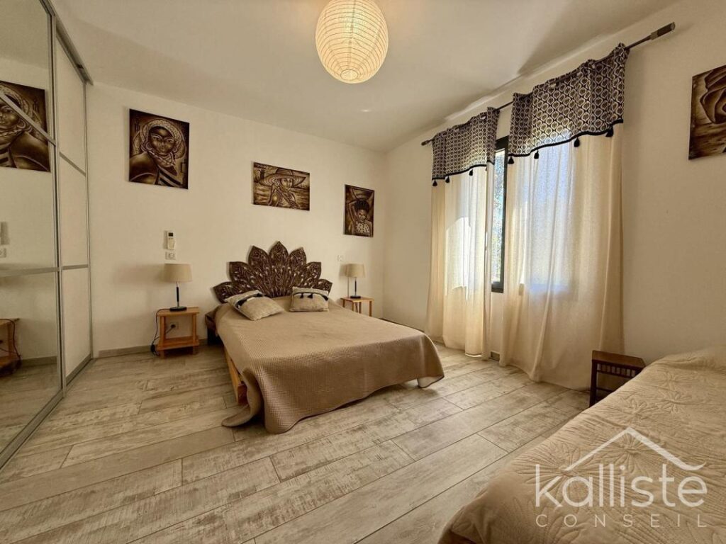 Deux maisons en parfait état au cœur du maquis avec piscine et vue mer – Propriano – 7 pièces – 4 chambres – 194 m²