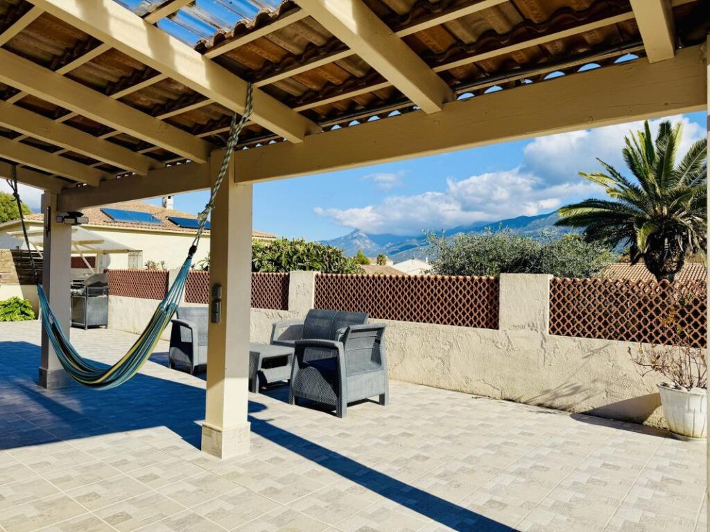 Maison familiale 5 chambres avec jardin et parking – Sarrola – 6 pièces – 5 chambres – 135 m²