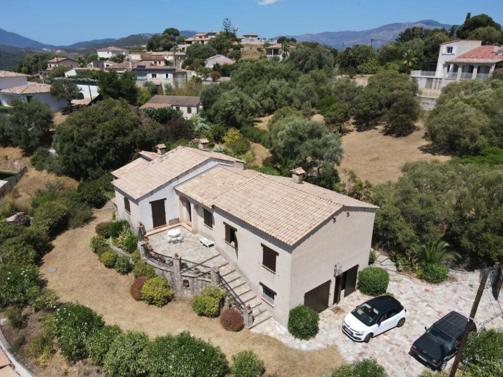 Bastelicaccia – Maison avec vue mer, studio indépendant et deux garages – 6 pièces – 4 chambres – 166 m²