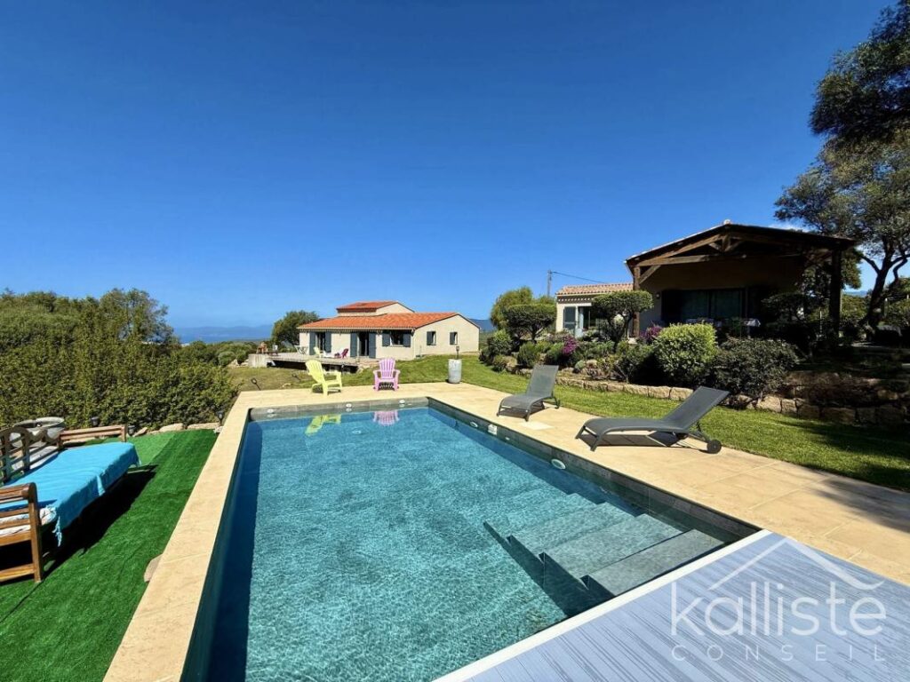 Deux maisons en parfait état au cœur du maquis avec piscine et vue mer – Propriano – 7 pièces – 4 chambres – 194 m²