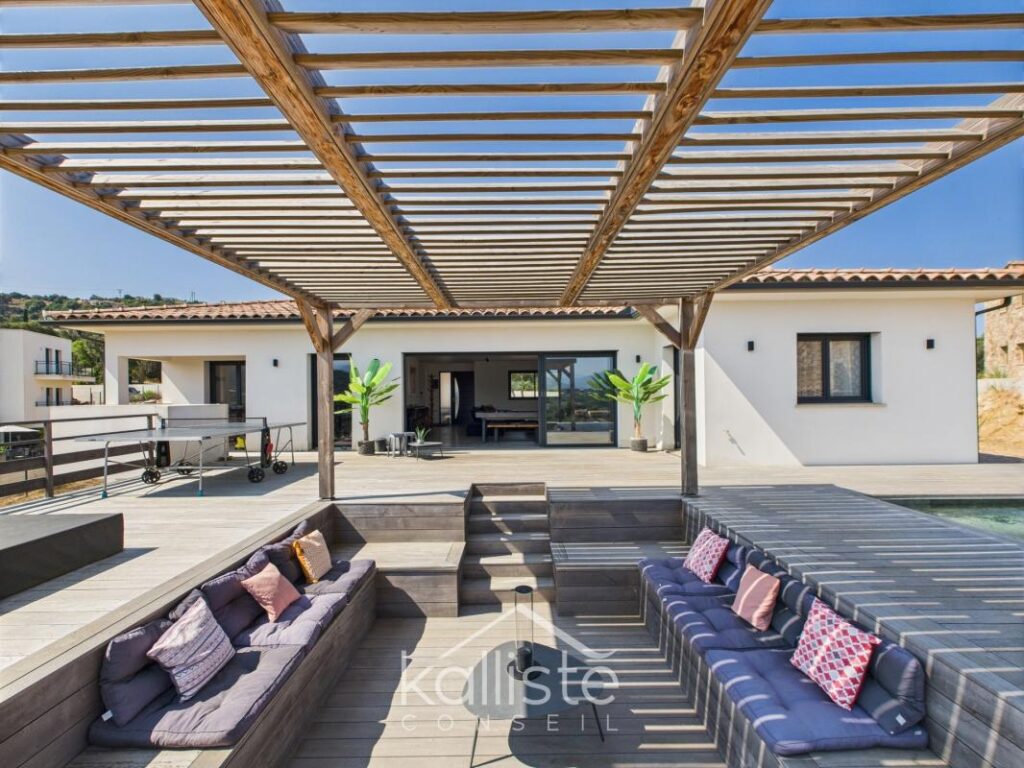 Porticcio – Maison récente avec T2 indépendant et terrasse panoramique – 6 pièces – 4 chambres – 166 m²