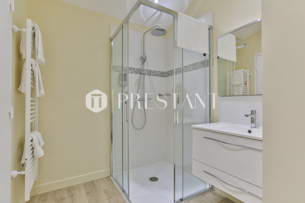 Maison – 9 pièces – 6 chambres – 240 m²