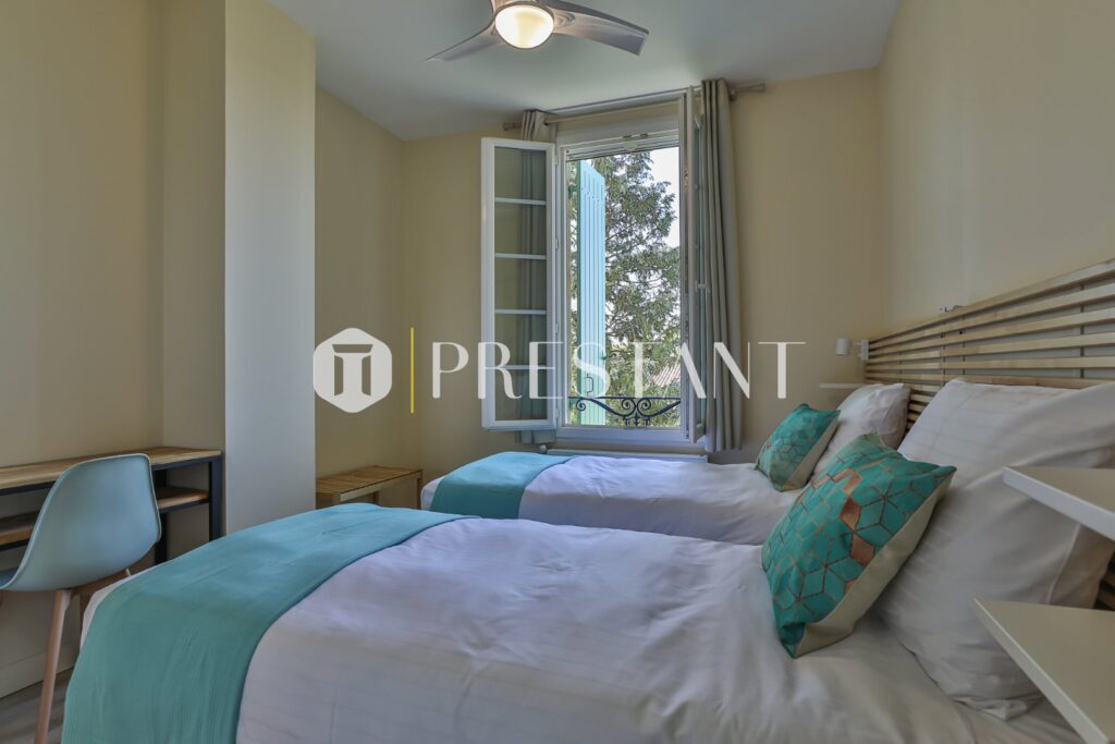 Maison – 9 pièces – 6 chambres – 240 m²