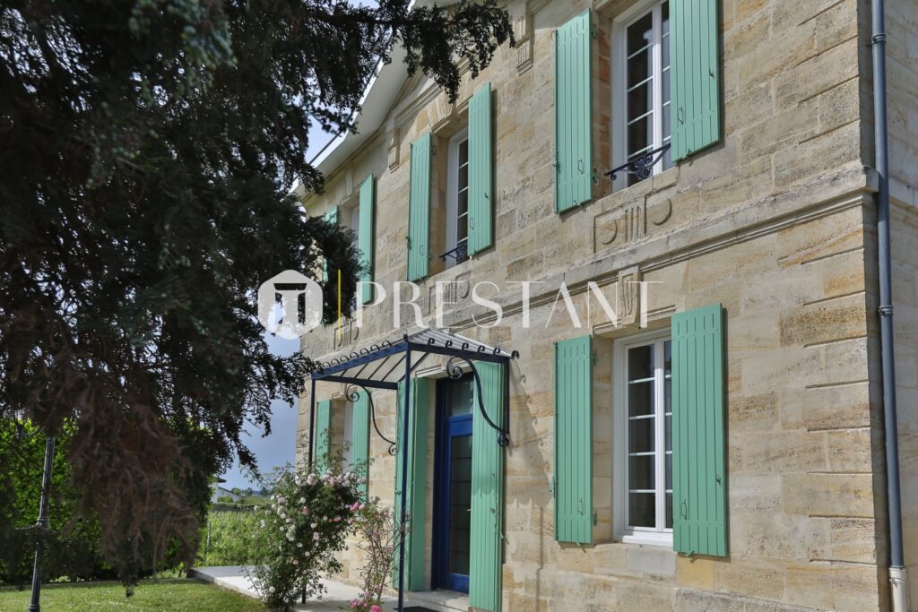 Maison – 9 pièces – 6 chambres – 240 m²
