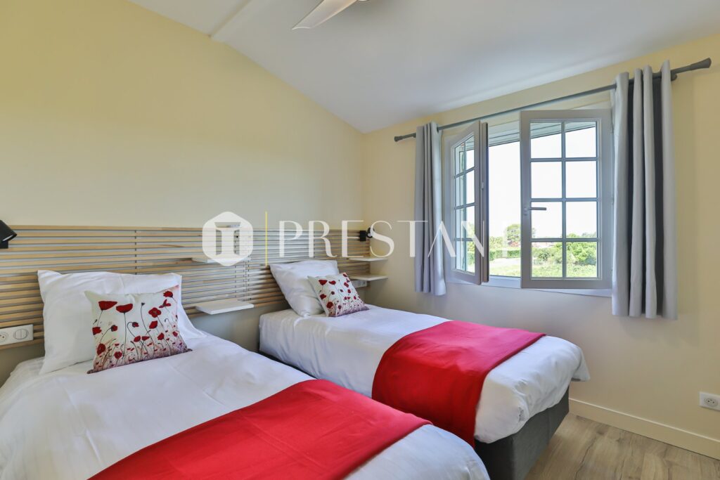 Maison – 9 pièces – 6 chambres – 240 m²