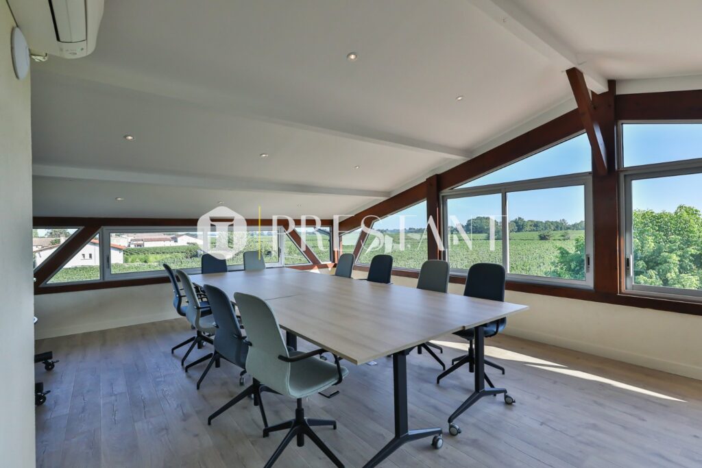 Maison – 9 pièces – 6 chambres – 240 m²