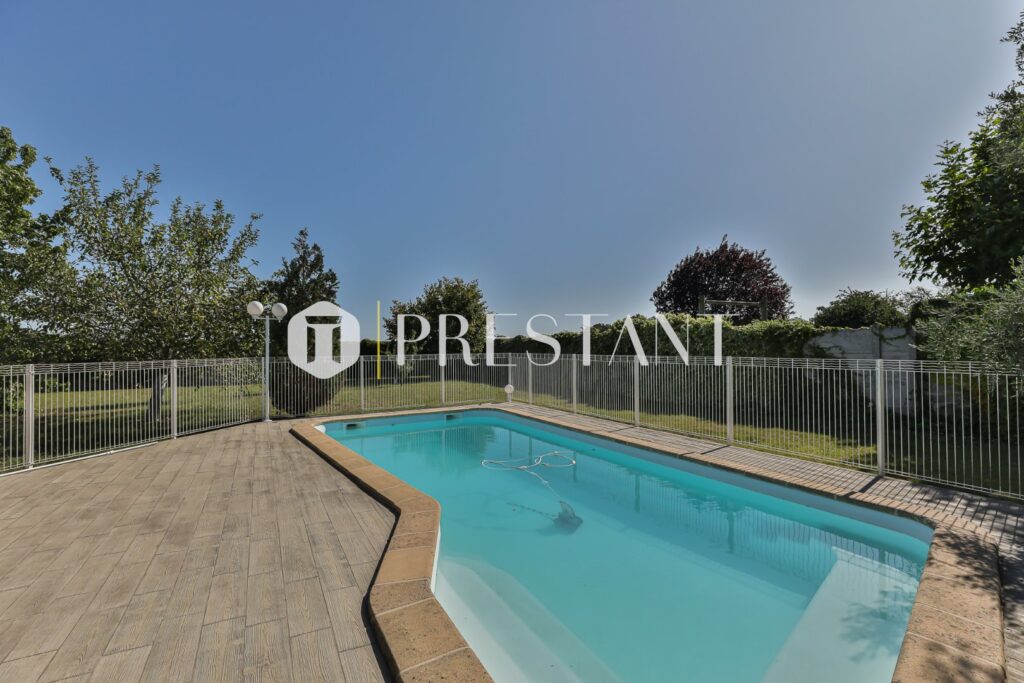 Maison – 9 pièces – 6 chambres – 240 m²