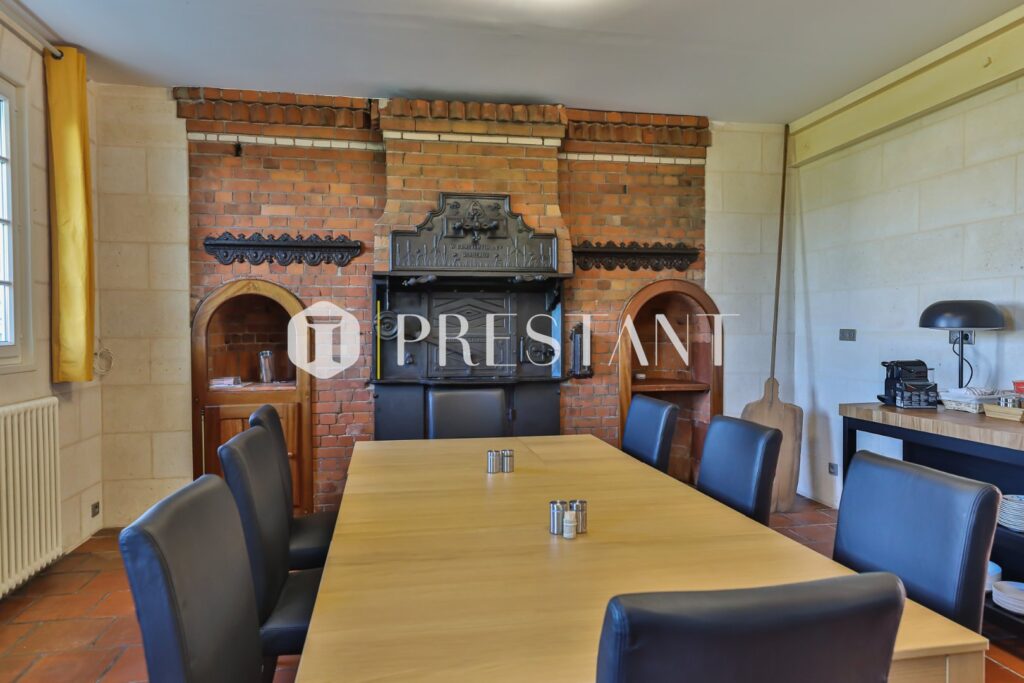 Maison – 9 pièces – 6 chambres – 240 m²