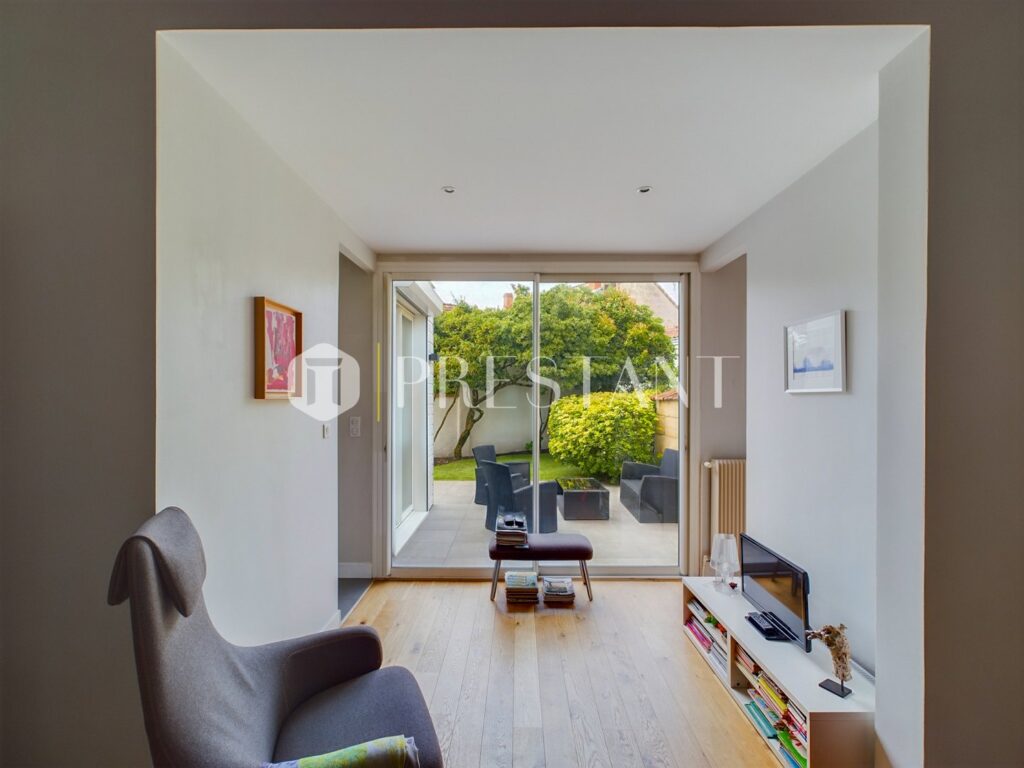 Maison – 7 pièces – 4 chambres – 190 m²