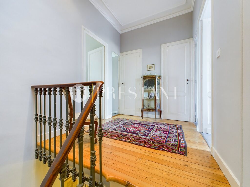 Maison – 7 pièces – 4 chambres – 190 m²