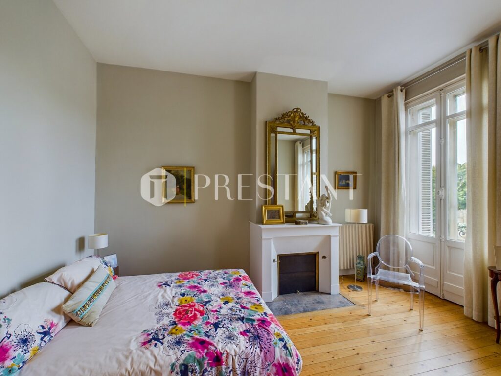 Maison – 7 pièces – 4 chambres – 190 m²