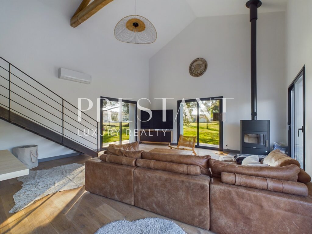 Maison – 4 pièces – 3 chambres – 8  – 150 m²