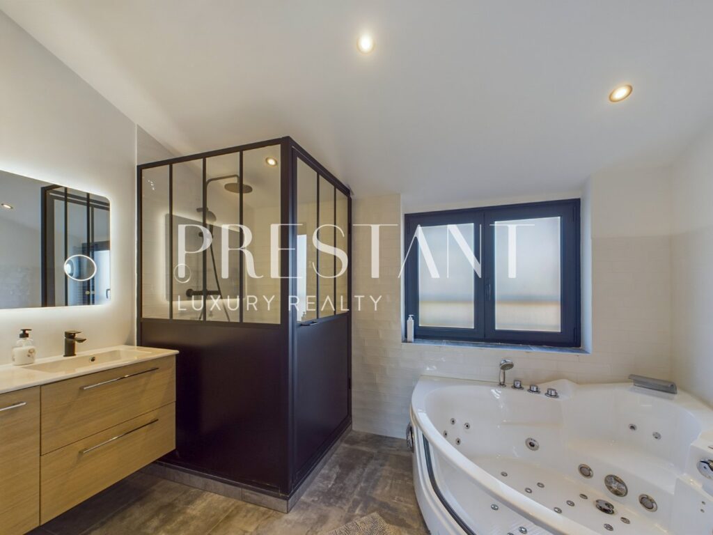 Maison – 4 pièces – 3 chambres – 8  – 150 m²