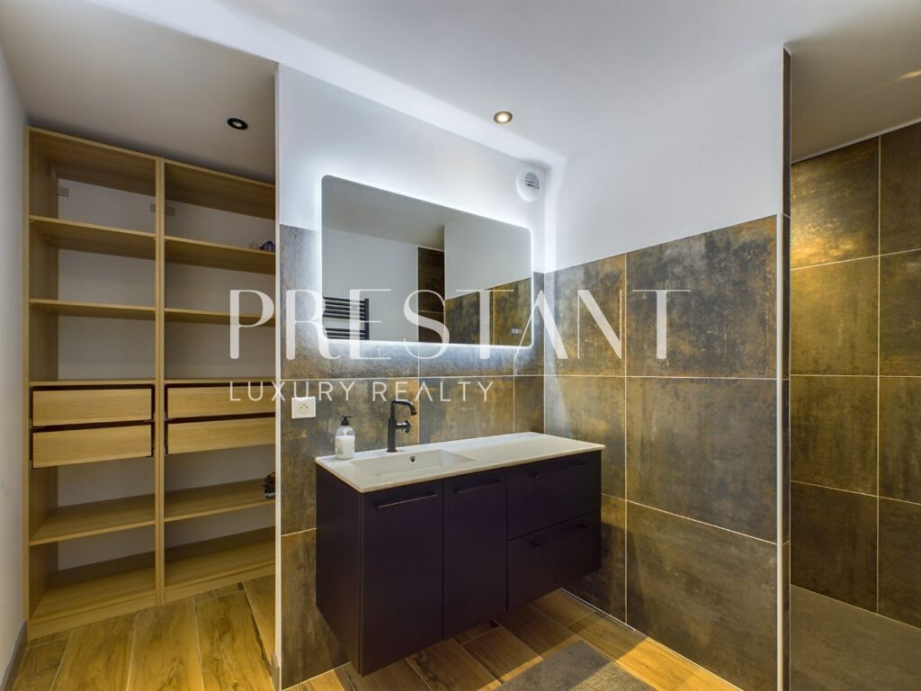 Maison – 4 pièces – 3 chambres – 8  – 150 m²